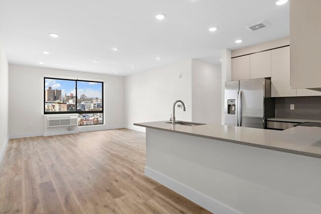 Building Photo - 433 62nd St