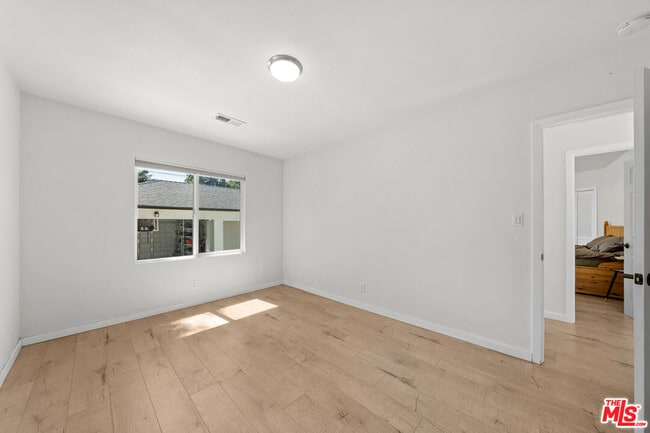 Building Photo - 2559 Colby Ave