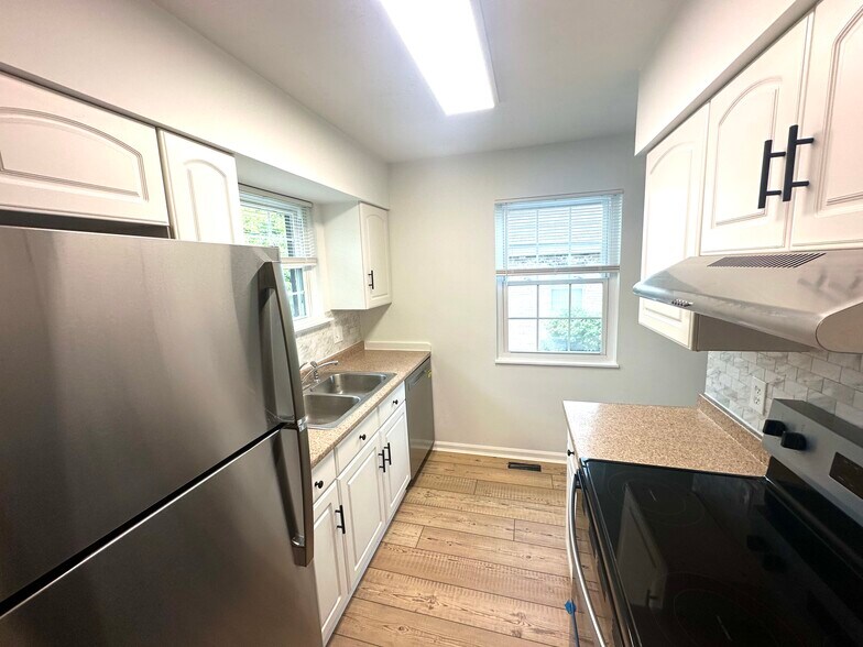 Building Photo - 7614 Pons Ln