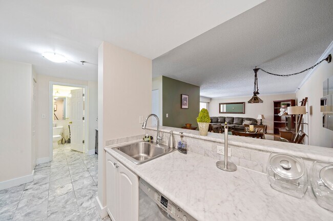 Building Photo - 15 North Beacon St