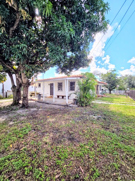 Building Photo - 5451 SW 5th Terrace