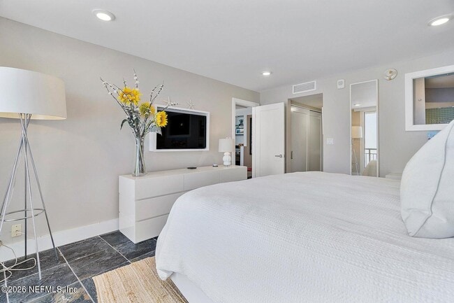 Building Photo - 1601 Ocean Dr S