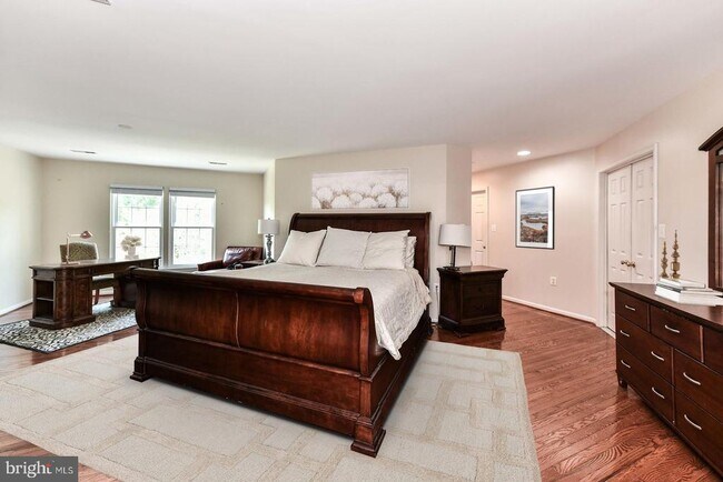 Building Photo - 641 Meade Dr SW