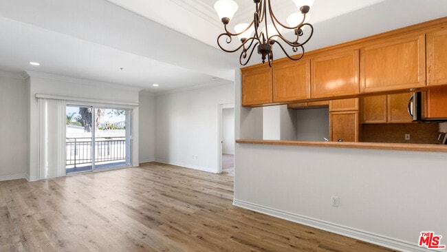 Building Photo - 3328 Oakhurst Ave