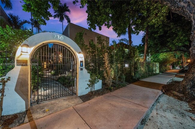 Building Photo - 726 Meridian Ave