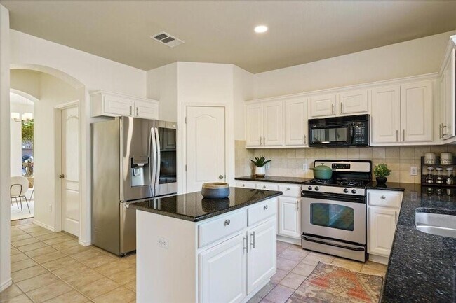 Building Photo - 5128 Bluestar Dr