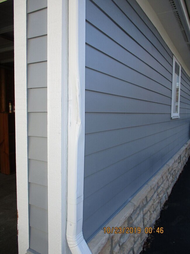 Building Photo - Traditions at Powell