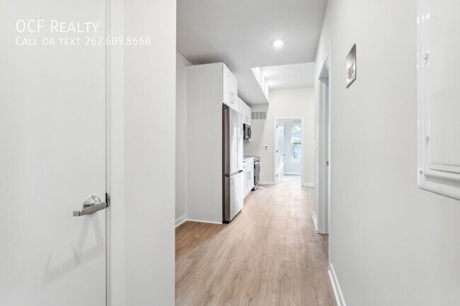 Building Photo - Modern Grays Ferry Apartment