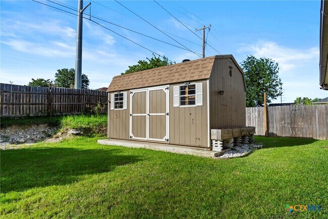 Building Photo - 418 Canoe Dr