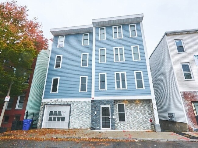 Building Photo - 186-188 Paris Street Unit 5