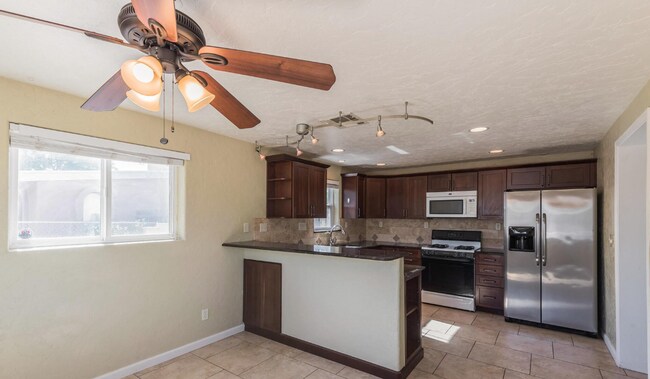 Building Photo - Available for a 10 month lease!! 4 bed, 2 bath less than a mile to campus! Pre-leasing for August...