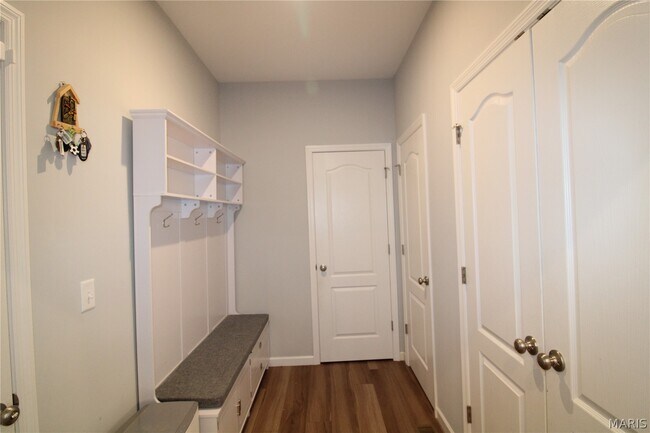 Building Photo - 818 Memsie Dr