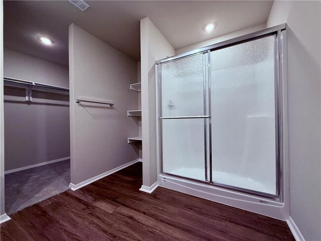 Building Photo - 2512 E Foxbury St