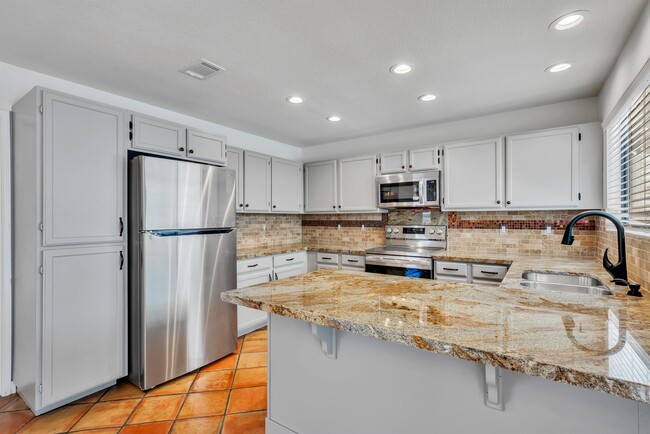 Building Photo - 53475 Avenida Herrera