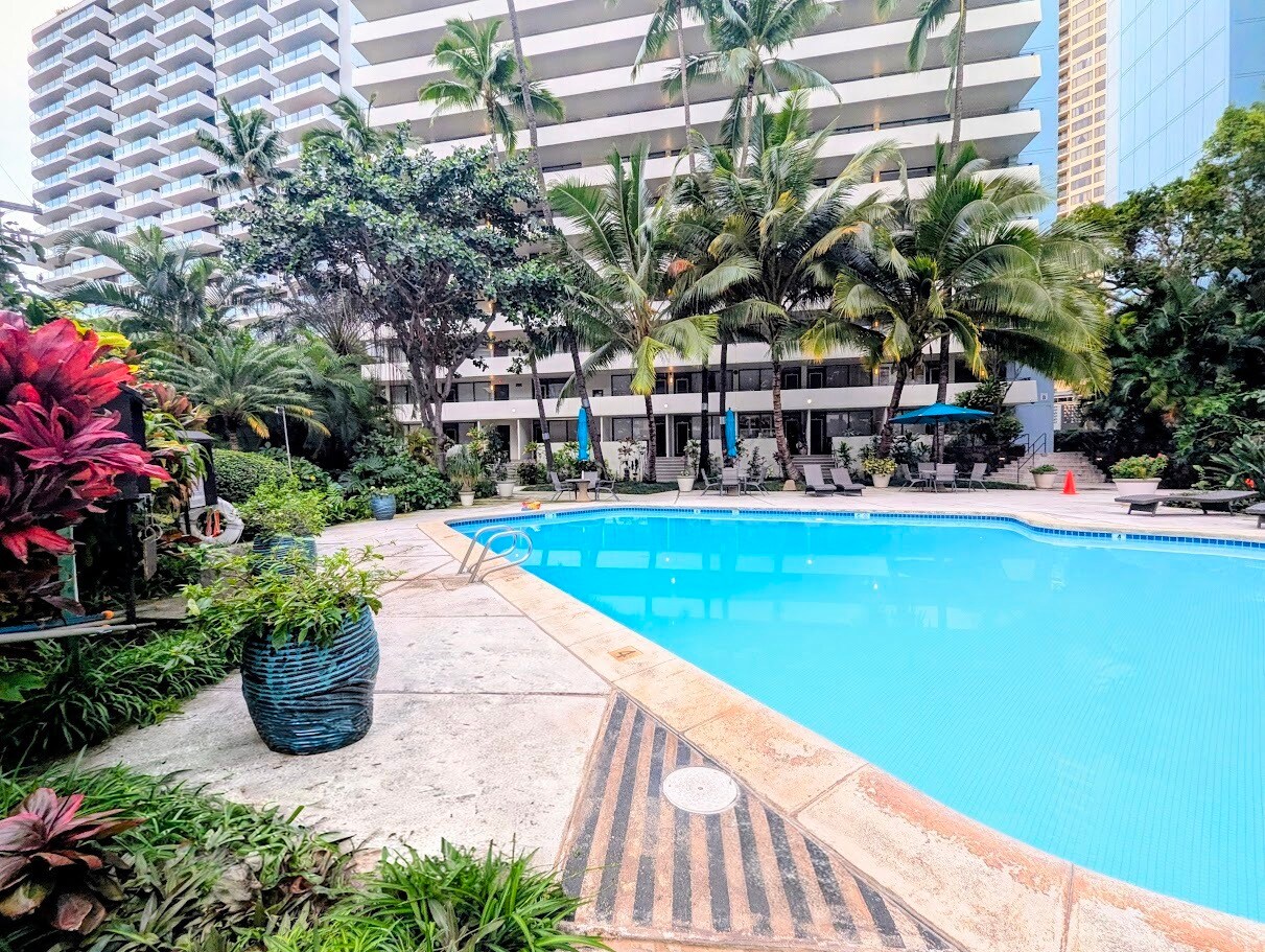 Building Photo - 425 Ena Rd