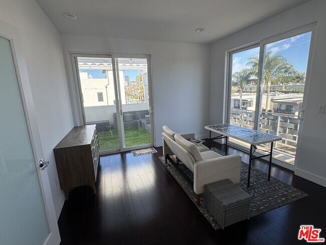 Building Photo - 1739 S Barrington Ave