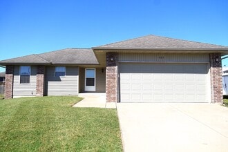 Building Photo - 3-Bed, 2-Bath Home for Rent in East Republ...