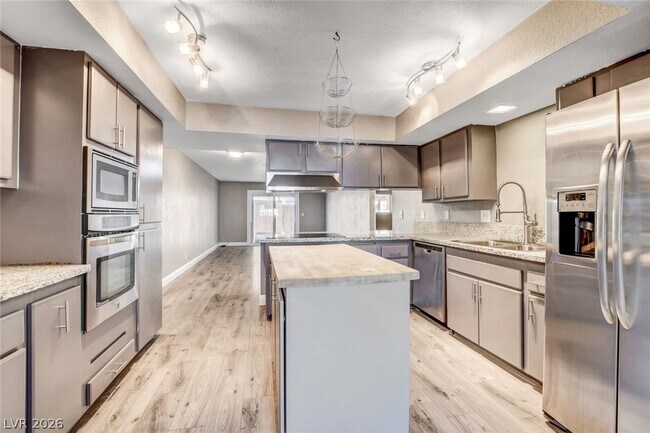 Building Photo - 4367 S Mojave Rd