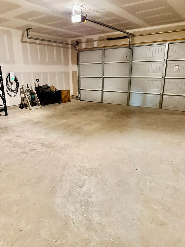 Building Photo - 302 Del Monte Dr