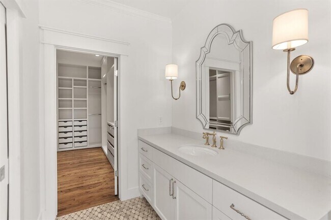 Building Photo - 1548 Cortlandt St