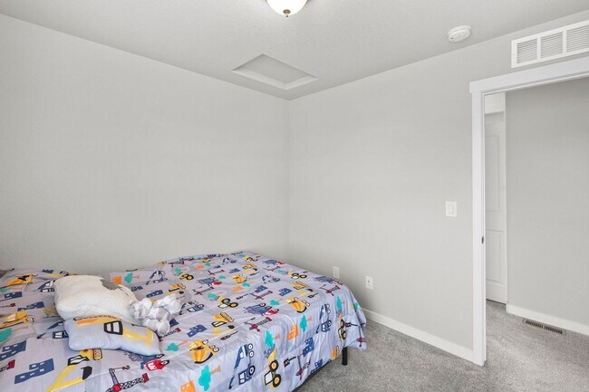 Building Photo - Modern 4BD/3BA Home with Covered Balcony &...