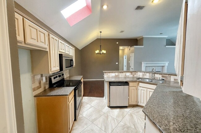 Building Photo - 3-Bedroom Home for Lease in Carrollton – U...