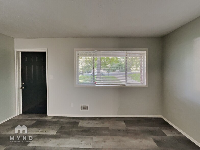 Building Photo - 5906 Pineglen Ct