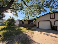 Building Photo - Rockford Schools! 4 Bedroom Duplex