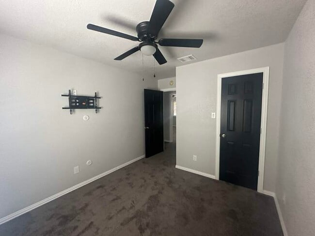 Building Photo - 4707 Midway Dr