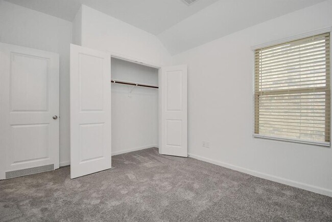 Building Photo - 11807 Kinlough Dr