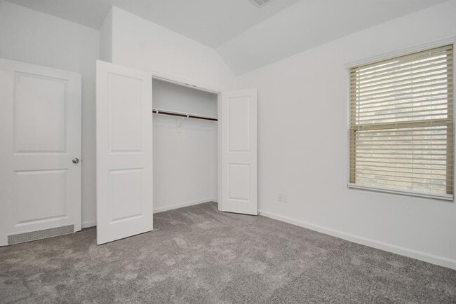 Building Photo - 15859 Kinlough Dr