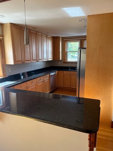 Building Photo - 39 Wildwood Ave