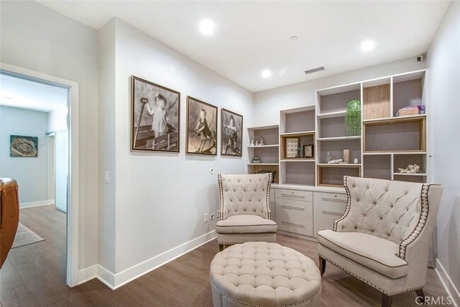 Building Photo - 10 Brownstone Way