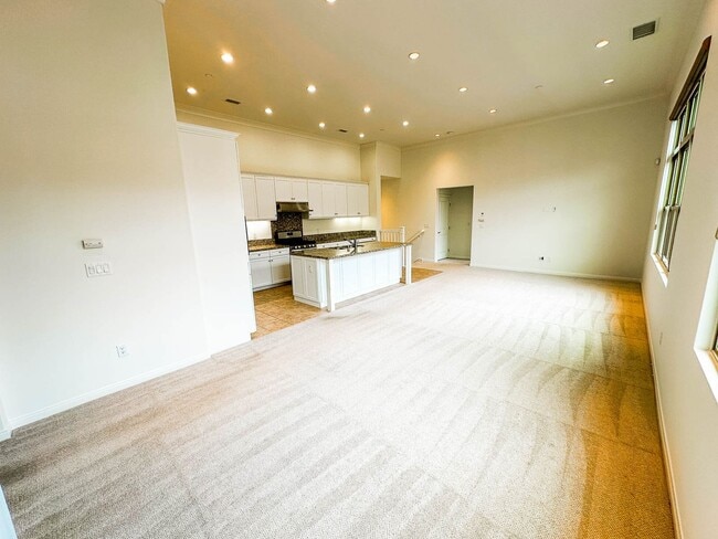 Building Photo - Beautiful 2 Bed/2 Bath Irvine Condo for Lease