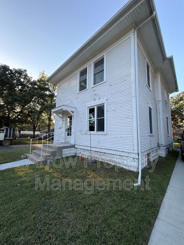 Building Photo - 1400 Garfield St