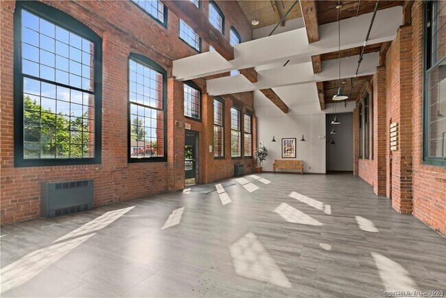 Building Photo - 25 Grand St