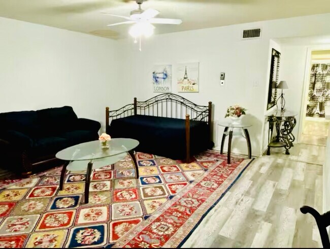 Building Photo - 7900 Westheimer Rd