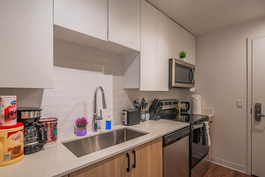 Building Photo - 700 N 4th St