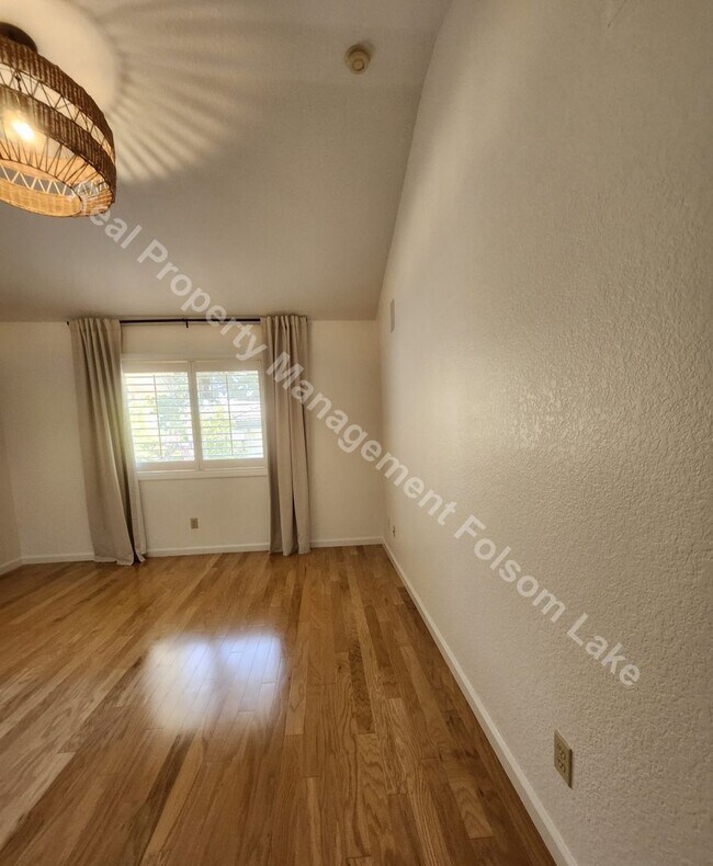 Building Photo - Beautiful 4bd 3ba home in Los Cerros Neigh...