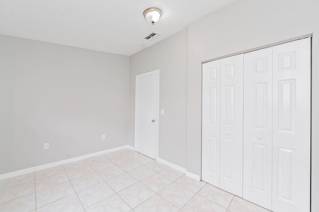 Building Photo - 4 bedroom / 2bath Home for Rent Kissimmee....