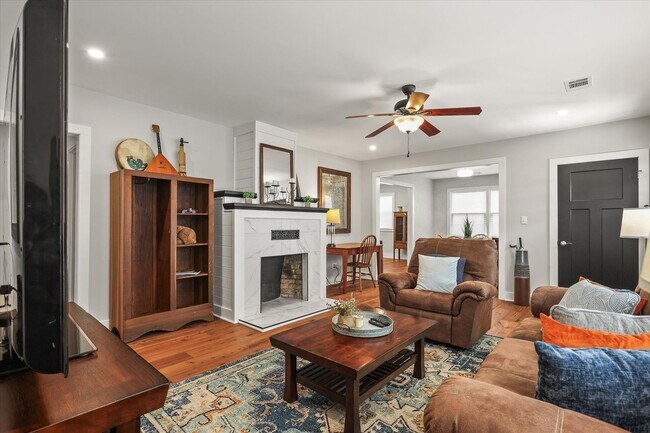 Building Photo - Short Term Only