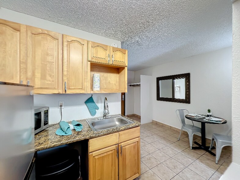 Building Photo - 2295 Irlo Bronson Mem Hwy