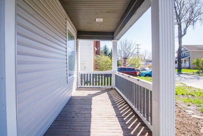 Building Photo - 418 E 17th Ave