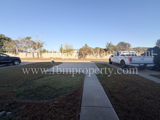 Building Photo - 706 Biloxi Dr