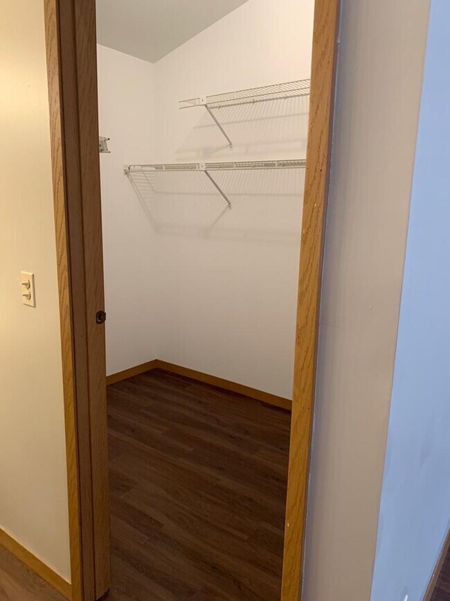 Building Photo - 640 Le Parc Cir