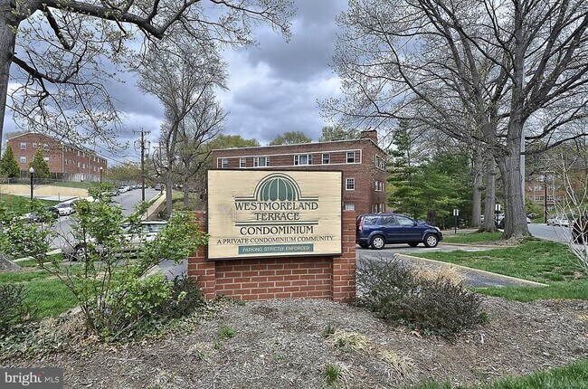 Building Photo - 1320 Fort Myer Dr