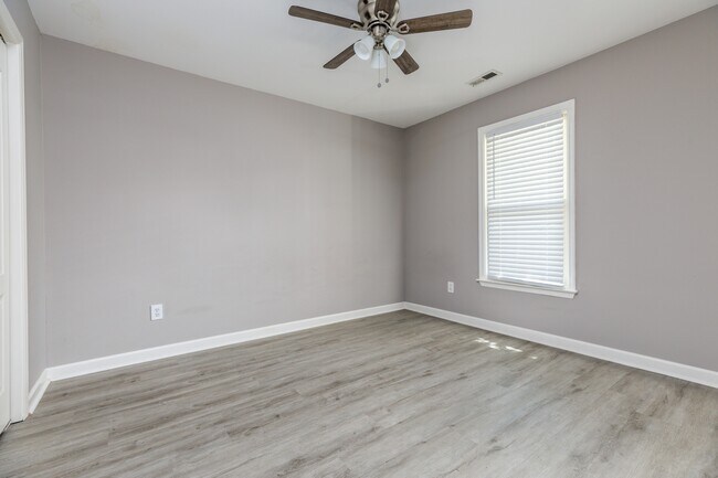 Building Photo - 123 Bordeaux Ln