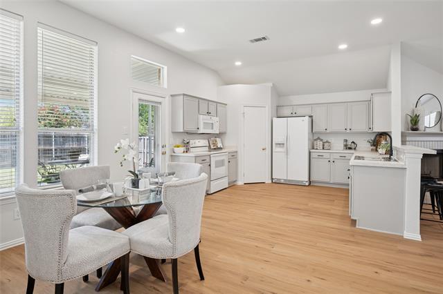 Building Photo - 521 Port Arthur Dr