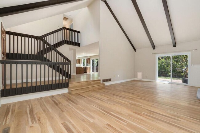 Building Photo - 2718 Granada Hills Dr