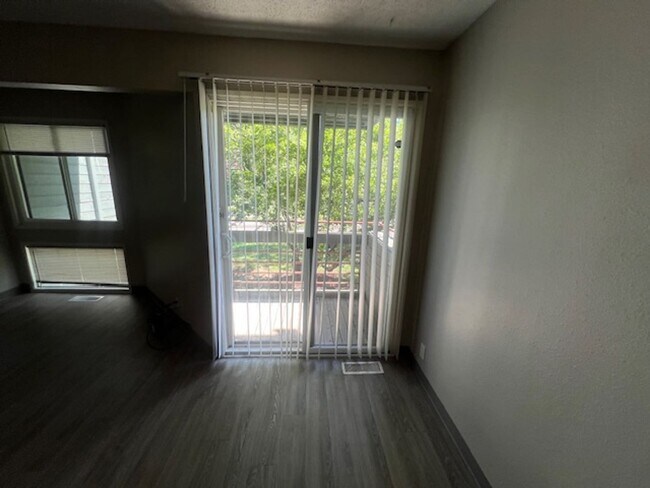 Building Photo - Multi-family Apartment Community